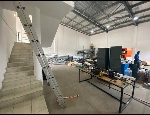 384M² WAREHOUSE TO LET IN RIVERHORSE VALLEY